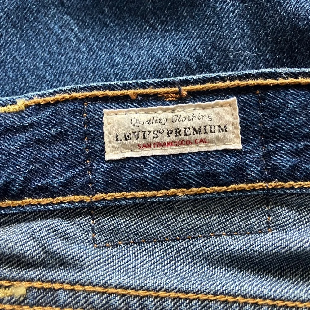 Levis - Picture 9 of 9